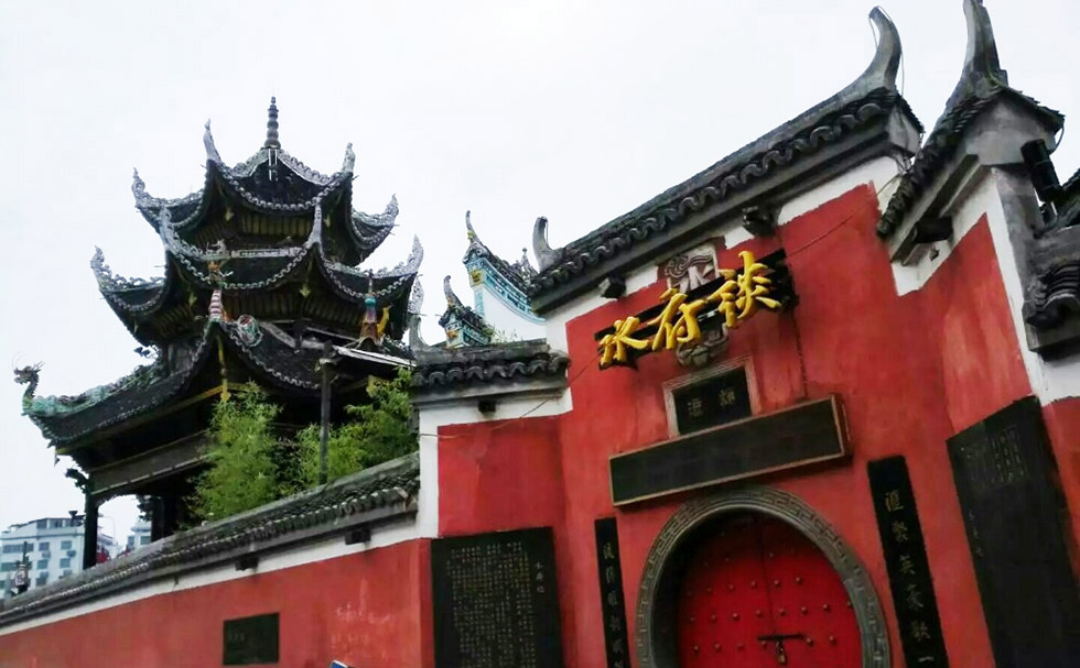 邵阳红木牌匾定制：寺庙宗祠,园林景观,创意招牌,抱柱对联